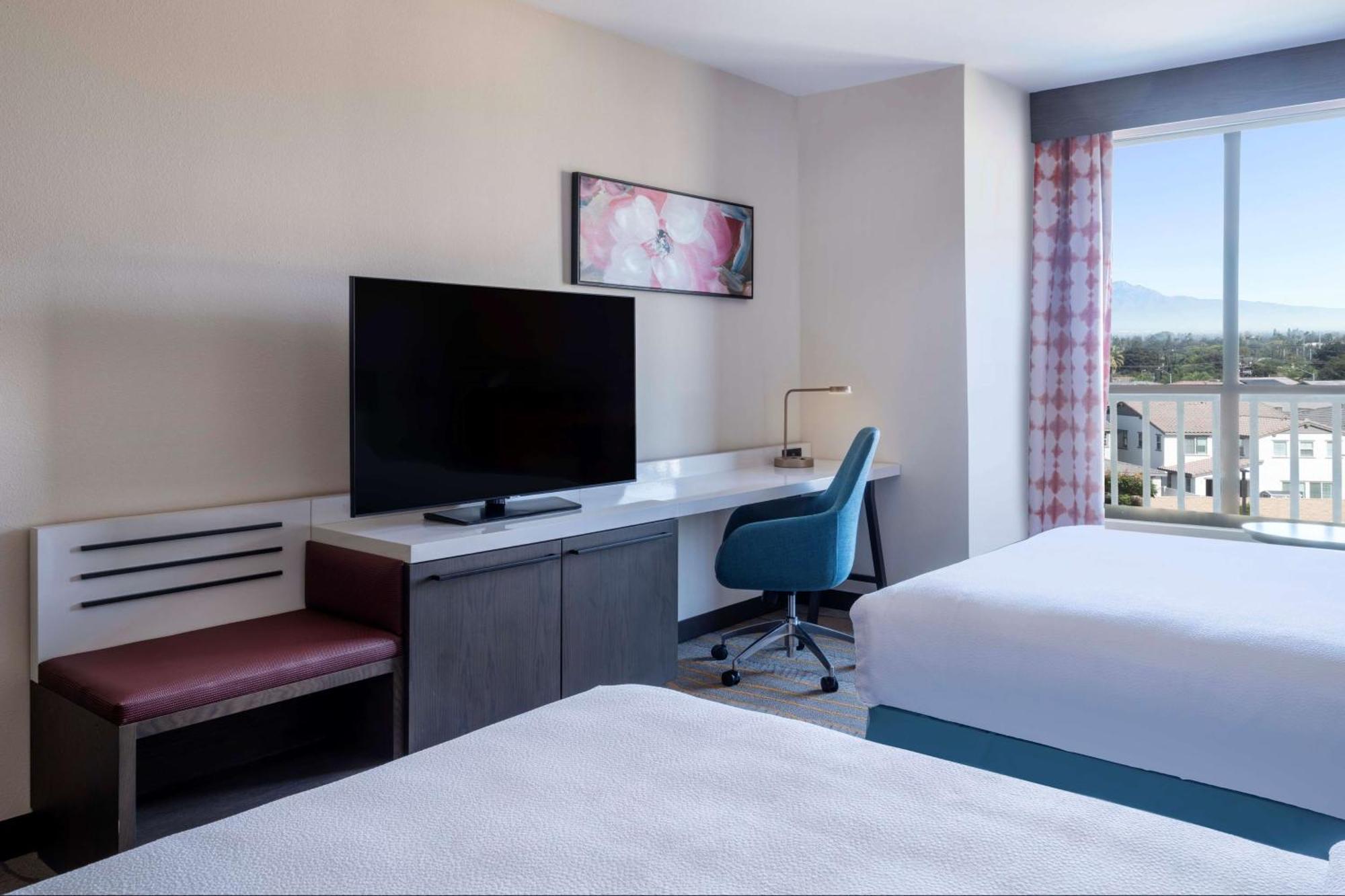 Hilton Garden Inn Pomona, Ca Exteriör bild