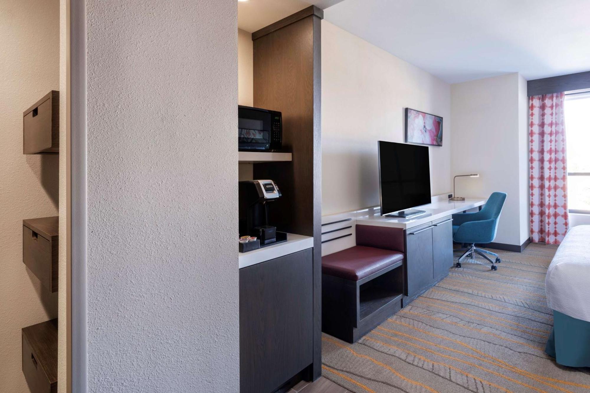 Hilton Garden Inn Pomona, Ca Exteriör bild